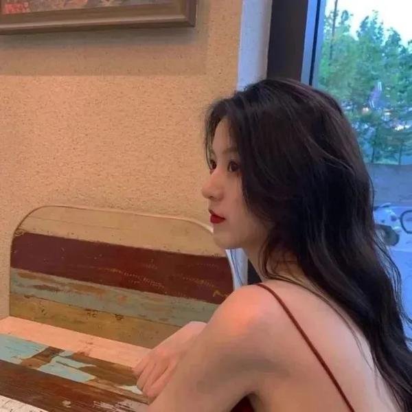 毕业当天就捡了个总裁